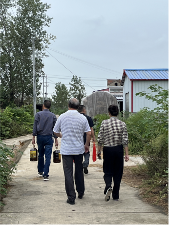 “濃濃中秋情，慰問(wèn)暖人心”